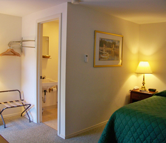 1 Queen Bedroom Photo 2