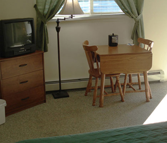 1 Queen Bedroom Photo 3