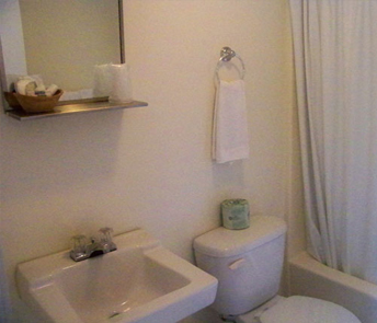 1 Queen Bedroom Photo 4