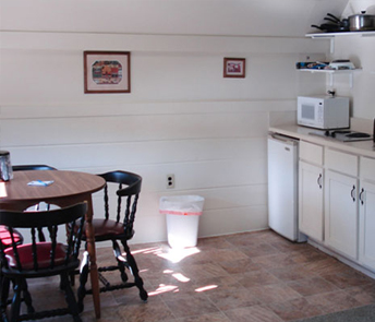 Loft with Kitchenette 2 Queen Bedroom & I Twin Bedroom Photo 3