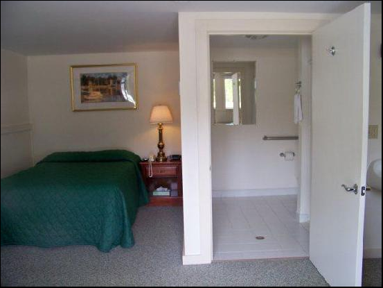 1 Queen Bedroom Photo 5